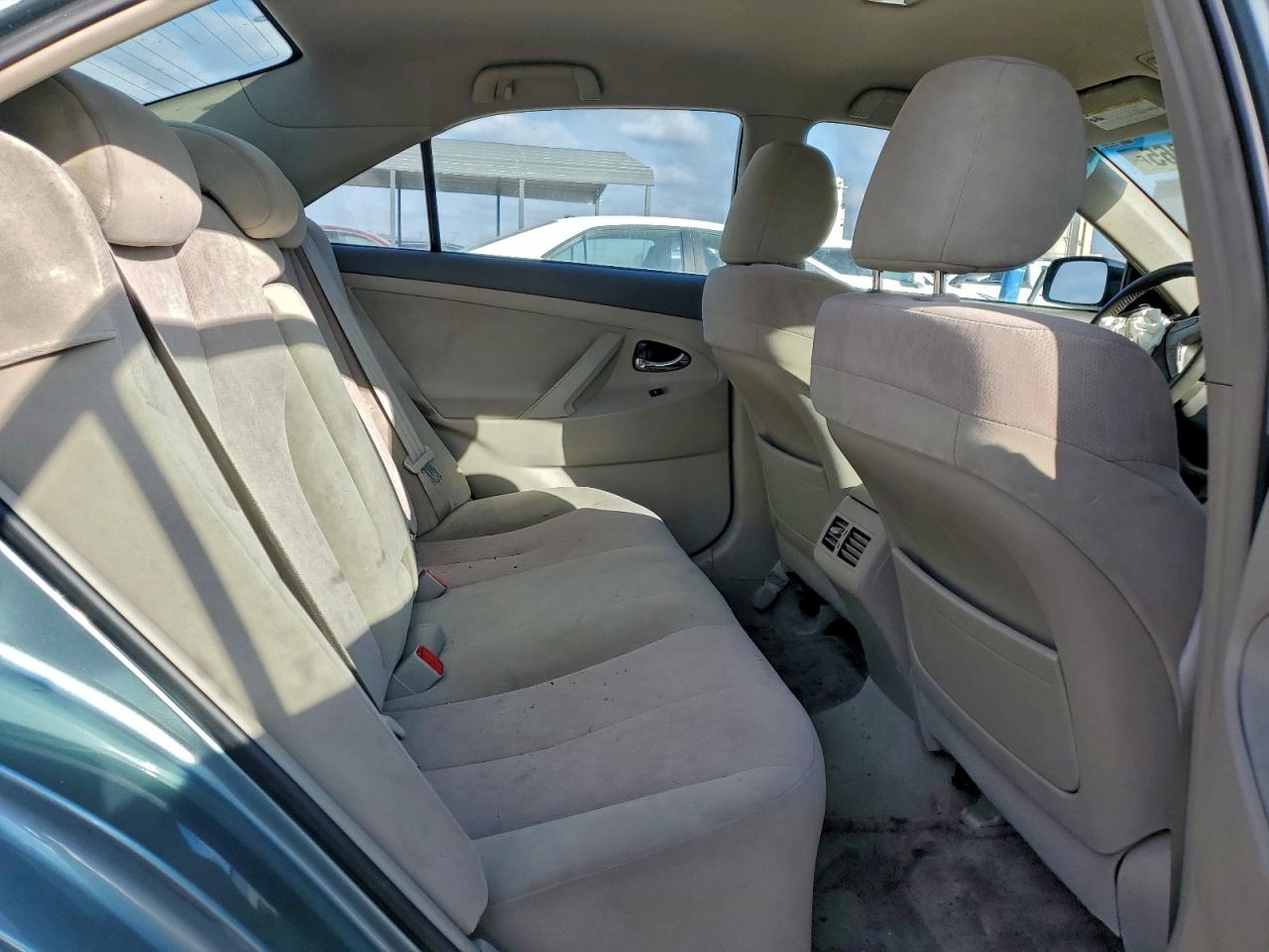 Toyota Camry Hybrid Image 8