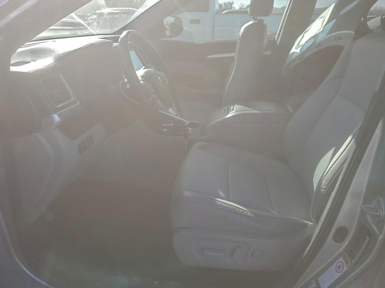 Toyota Highlander Le Image 7