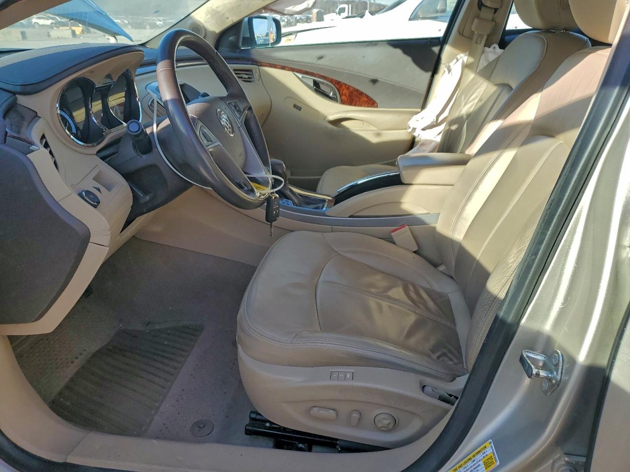 Buick LaCrosse Image 2