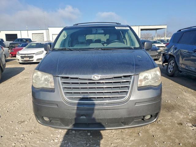 Chrysler Minivan Touring Image 6