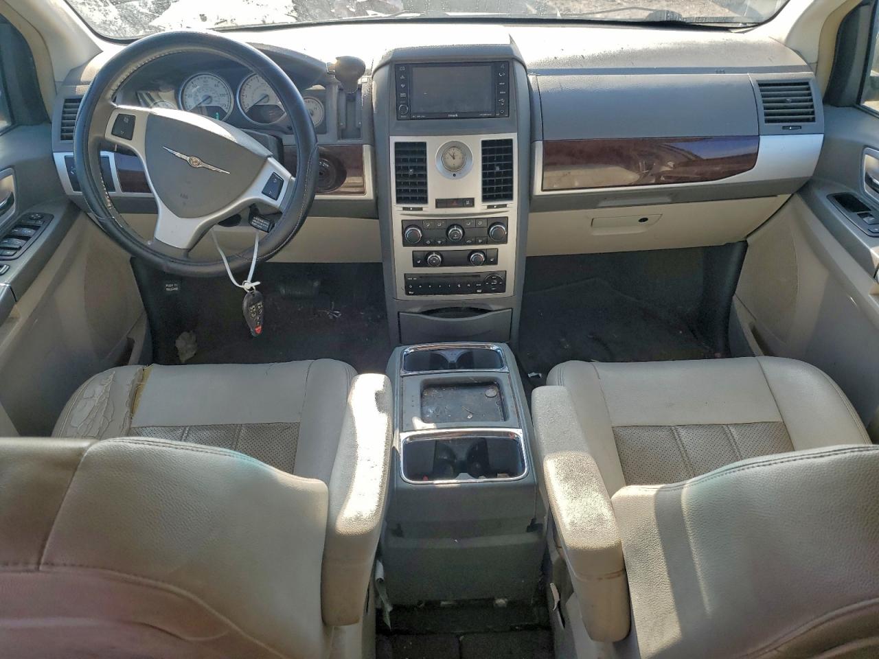 Chrysler Minivan Touring Image 9