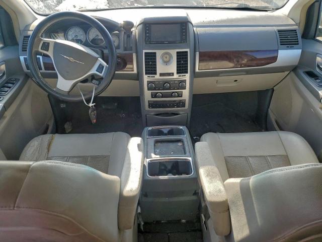 Chrysler Minivan Touring Image 9