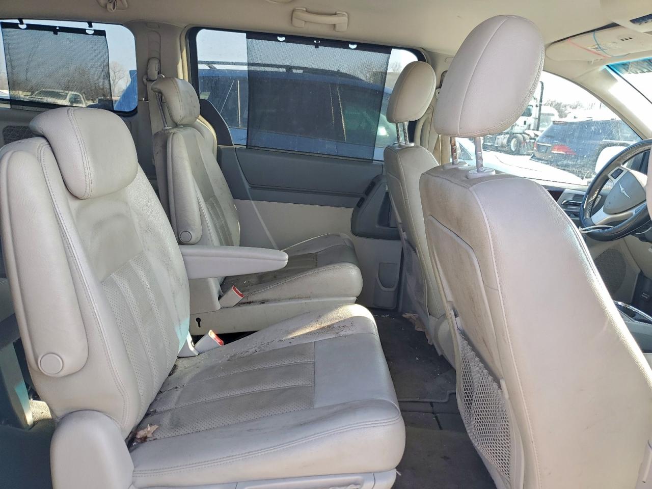 Chrysler Minivan Touring Image 12