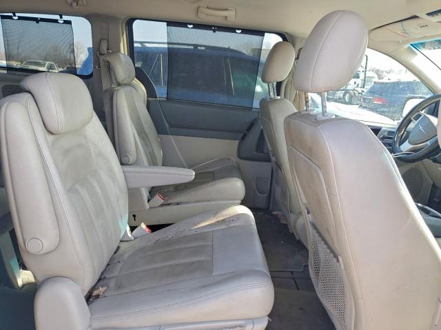 Chrysler Minivan Touring Image 12