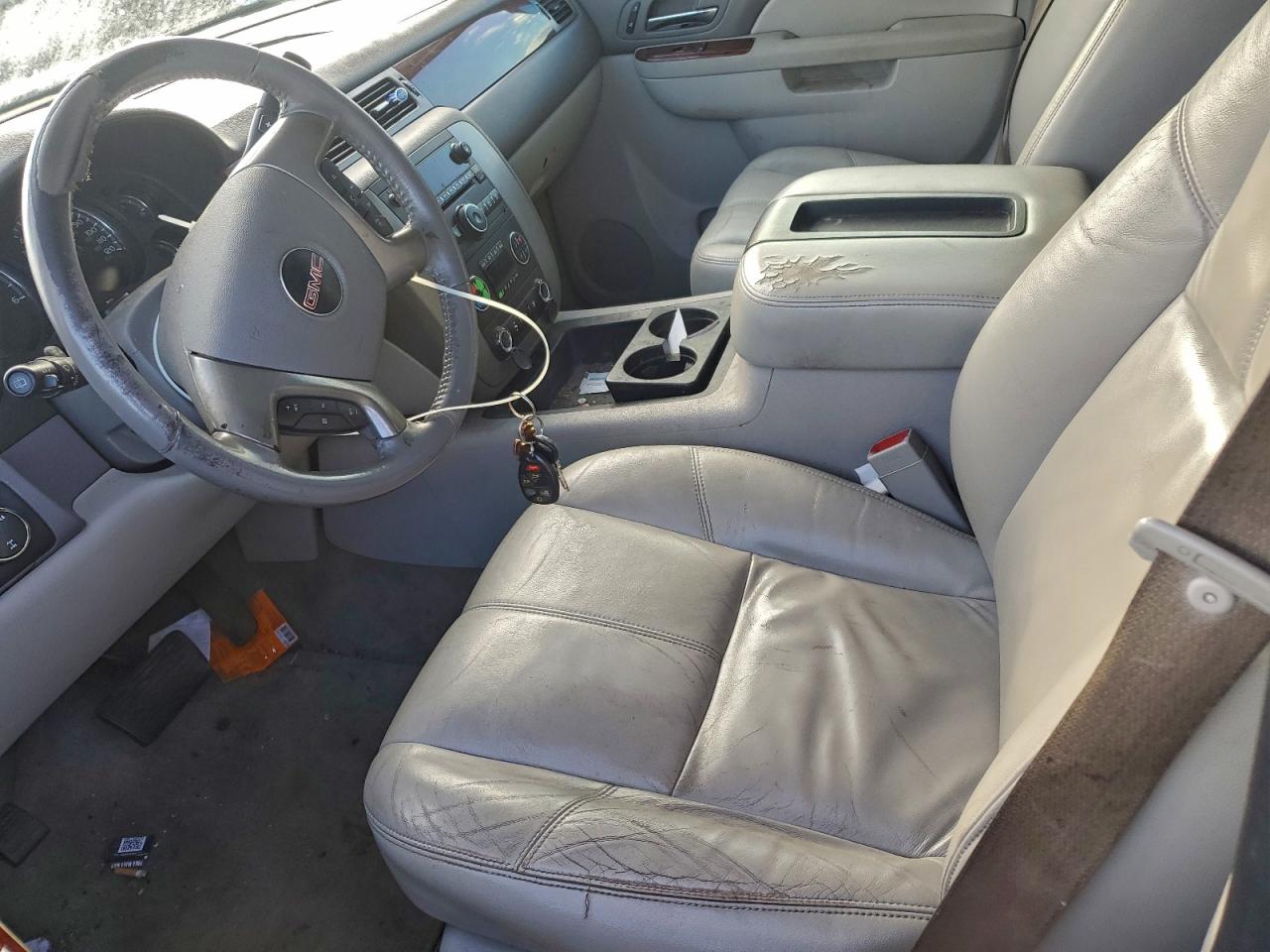 GMC Yukon Slt Image 3