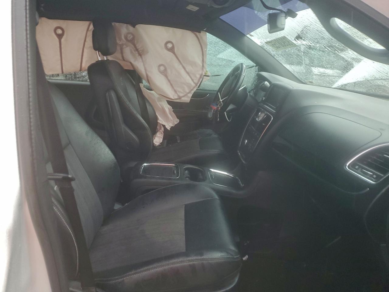 Chrysler Minivan S Image 10