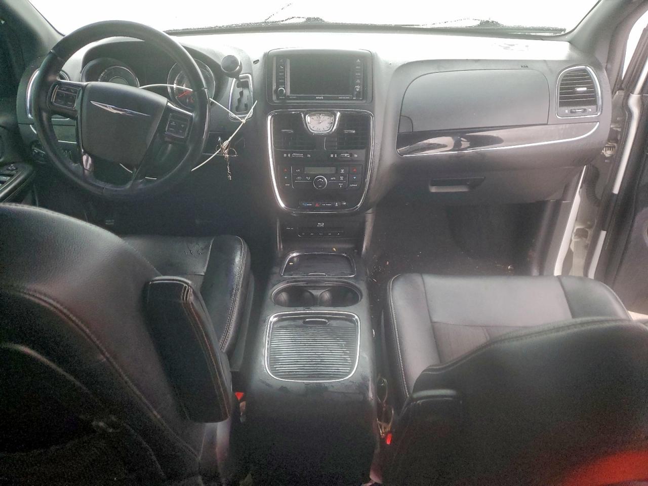 Chrysler Minivan S Image 4