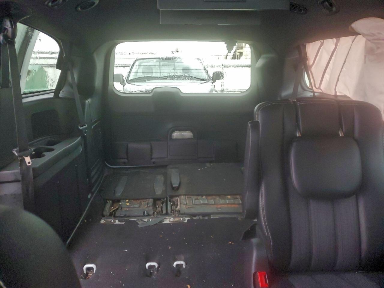 Chrysler Minivan S Image 7