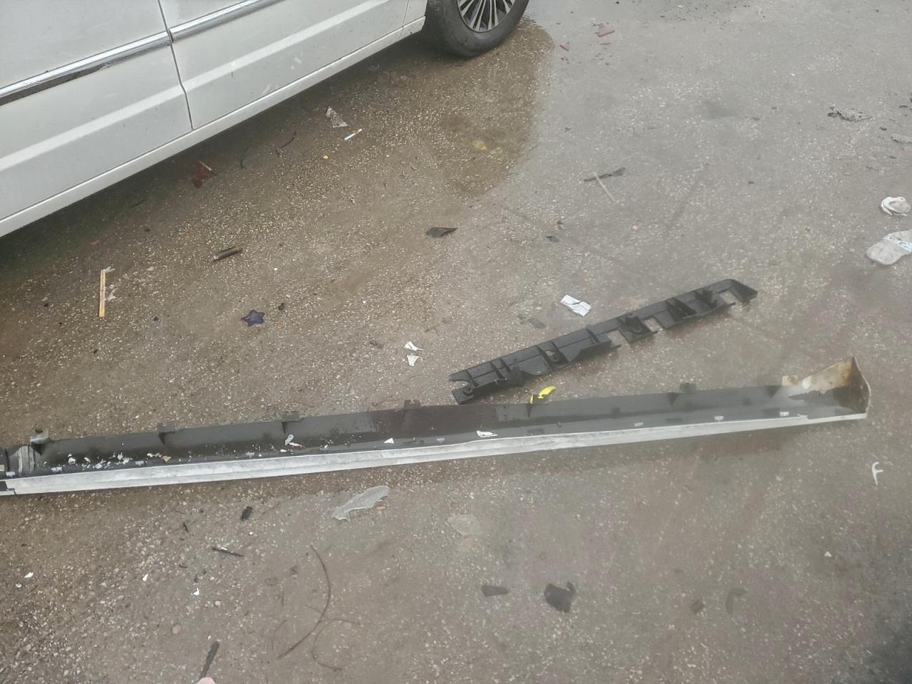 Chrysler Minivan S Image 12