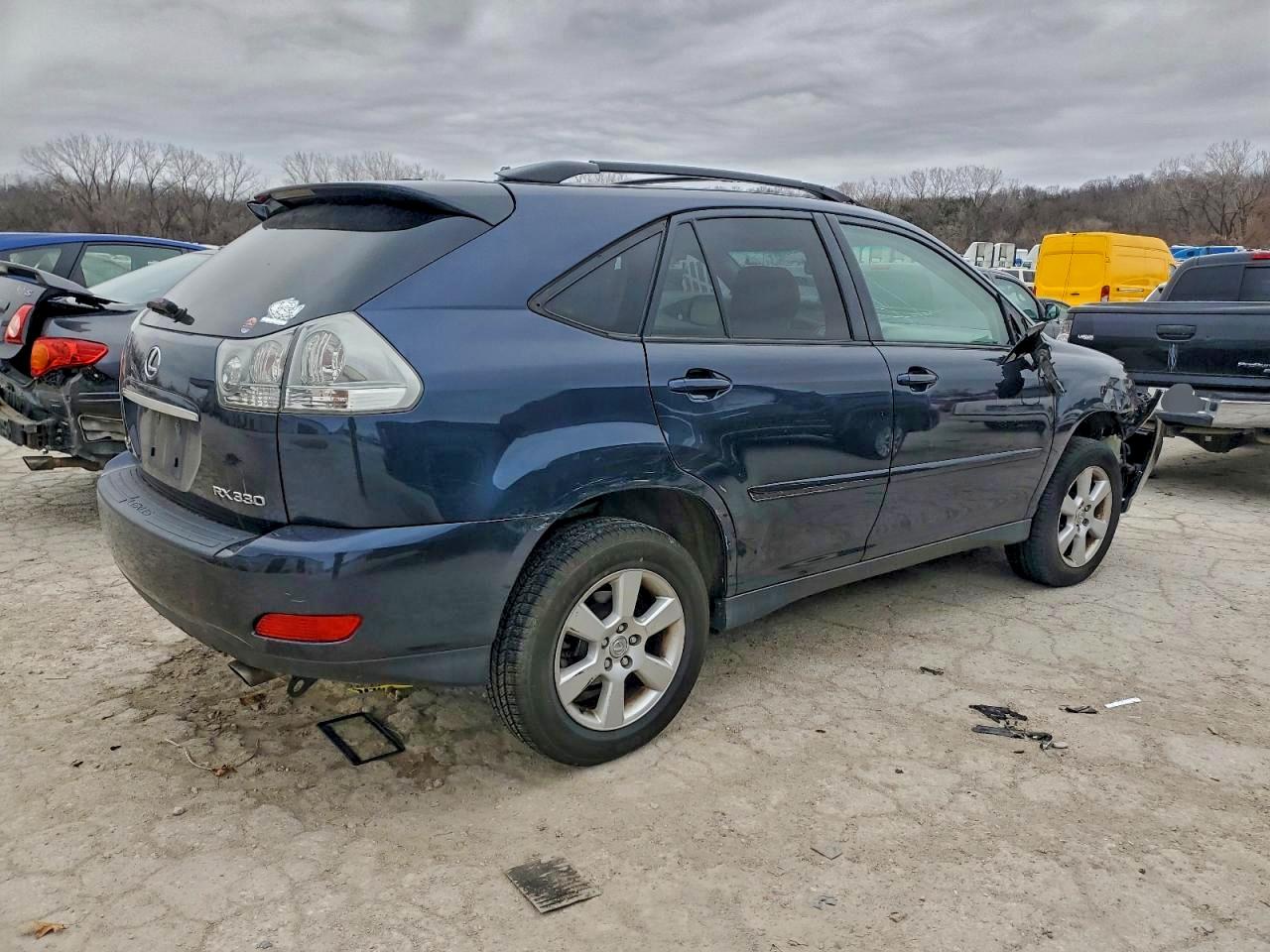 Lexus RX 330 Image 2