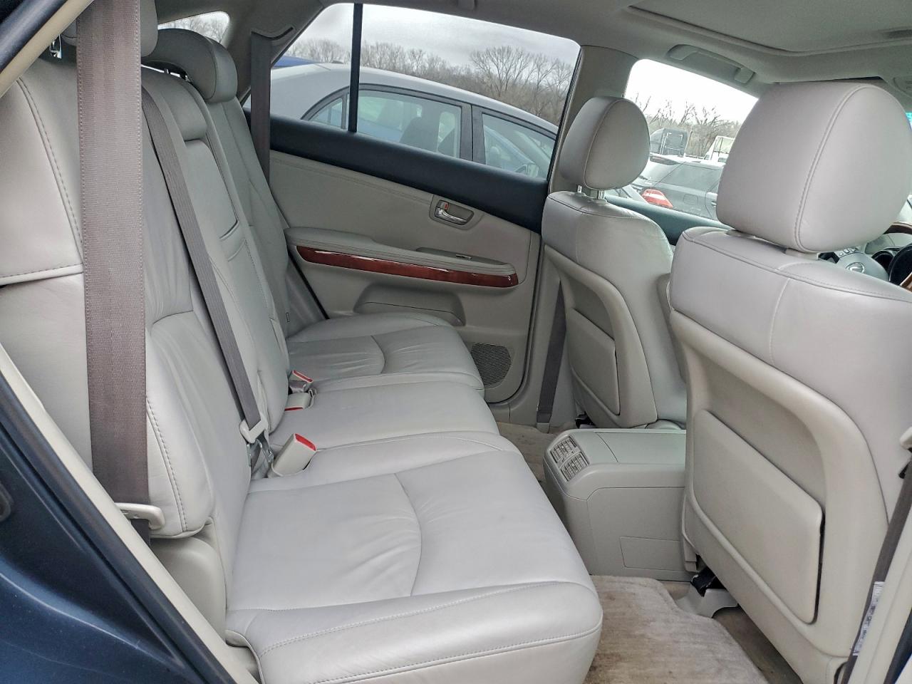 Lexus RX 330 Image 10