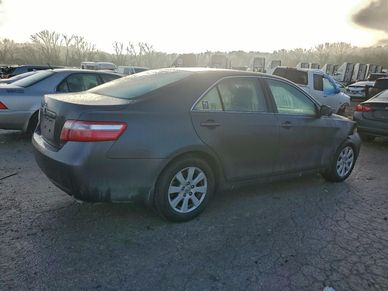 Toyota Camry Se Image 9