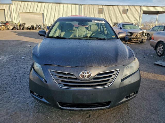 Toyota Camry Se Image 2