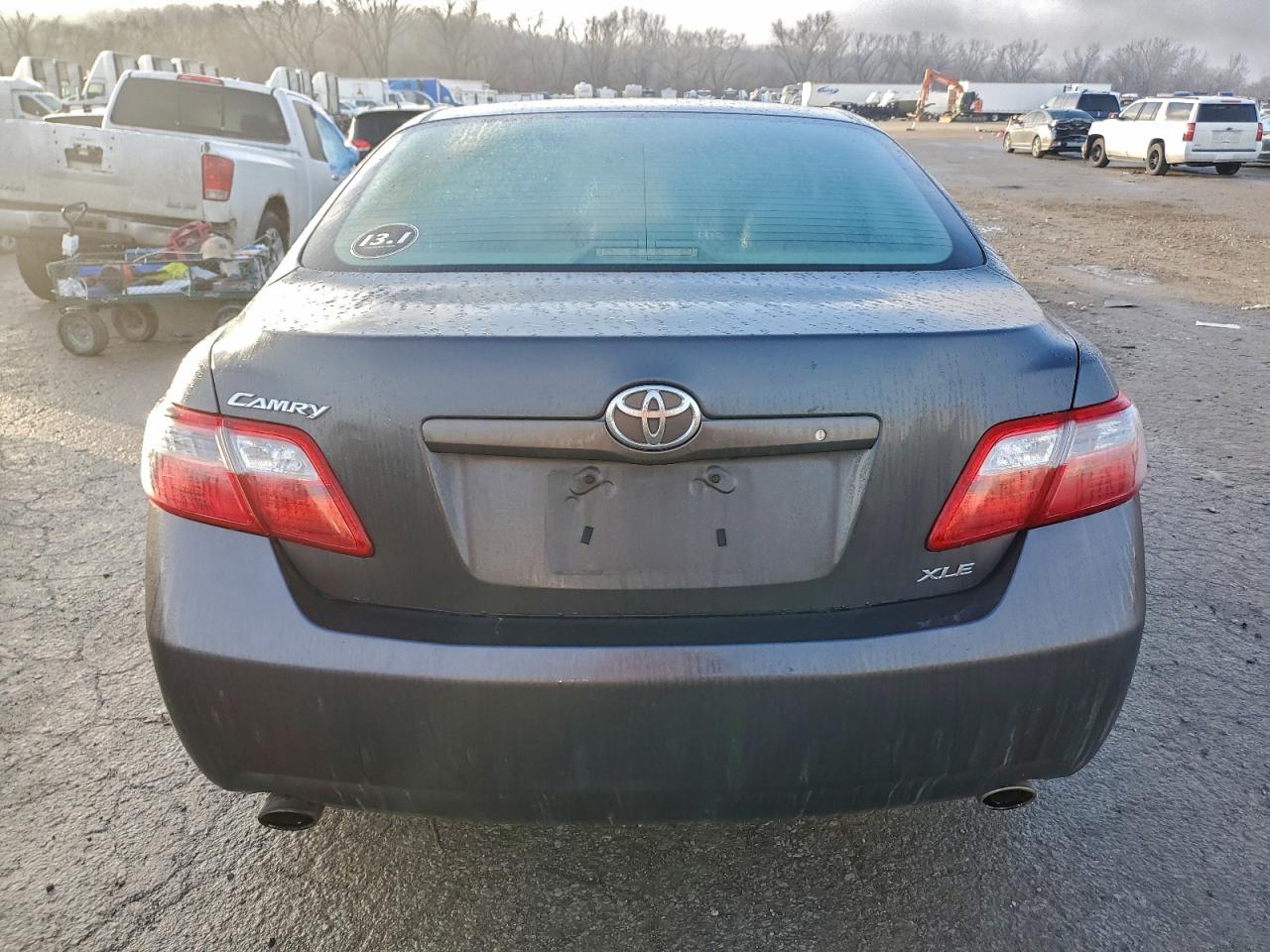 Toyota Camry Se Image 6
