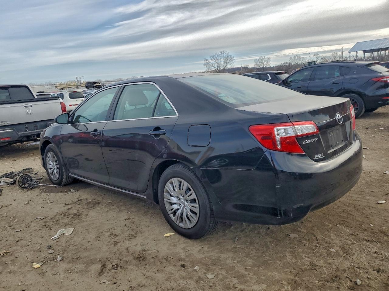 Toyota Camry L Image 2