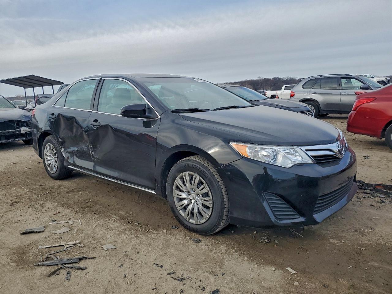 Toyota Camry L Image 3