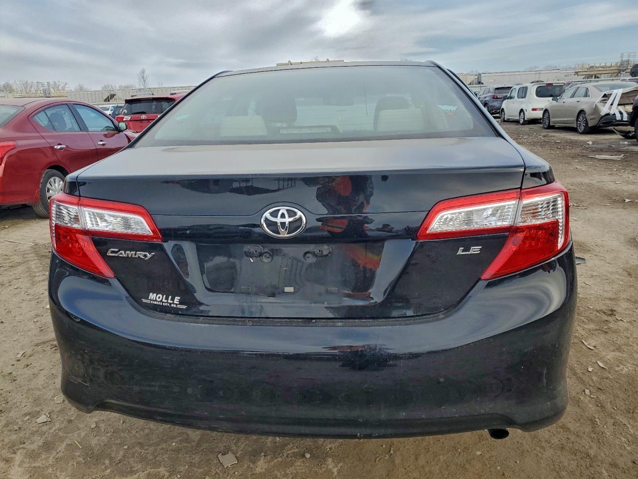 Toyota Camry L Image 10