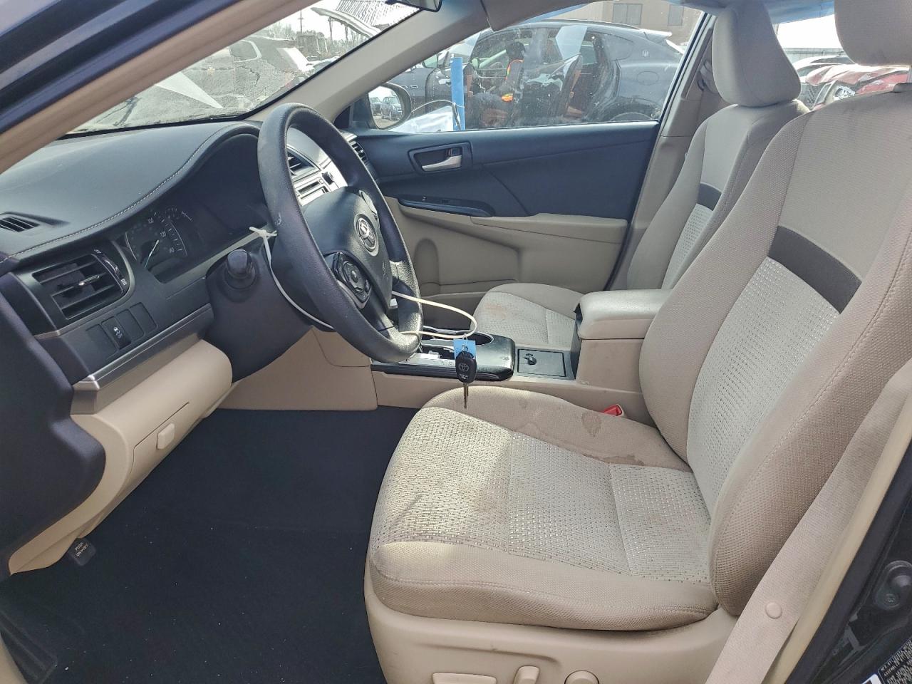 Toyota Camry L Image 5