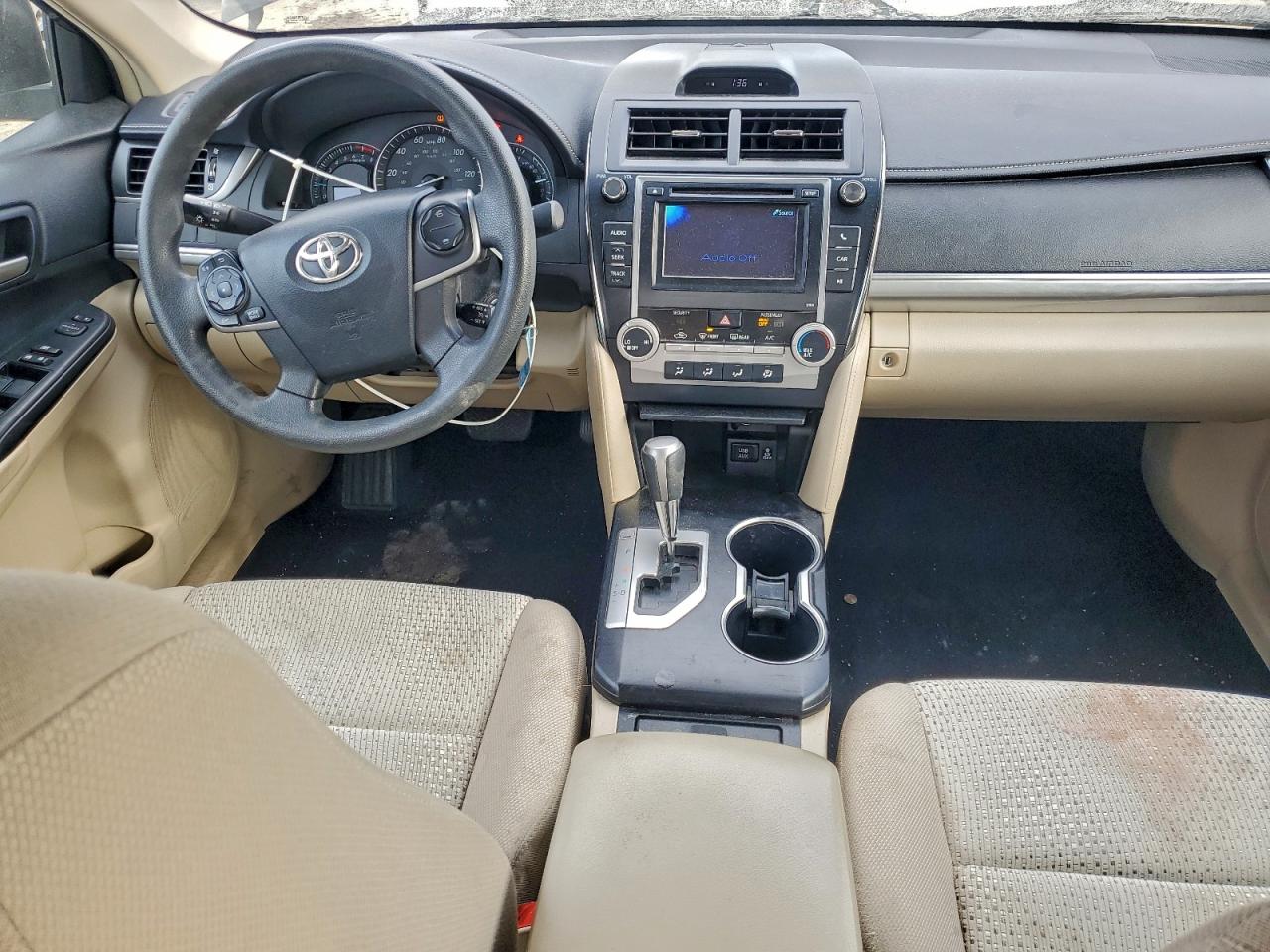 Toyota Camry L Image 12