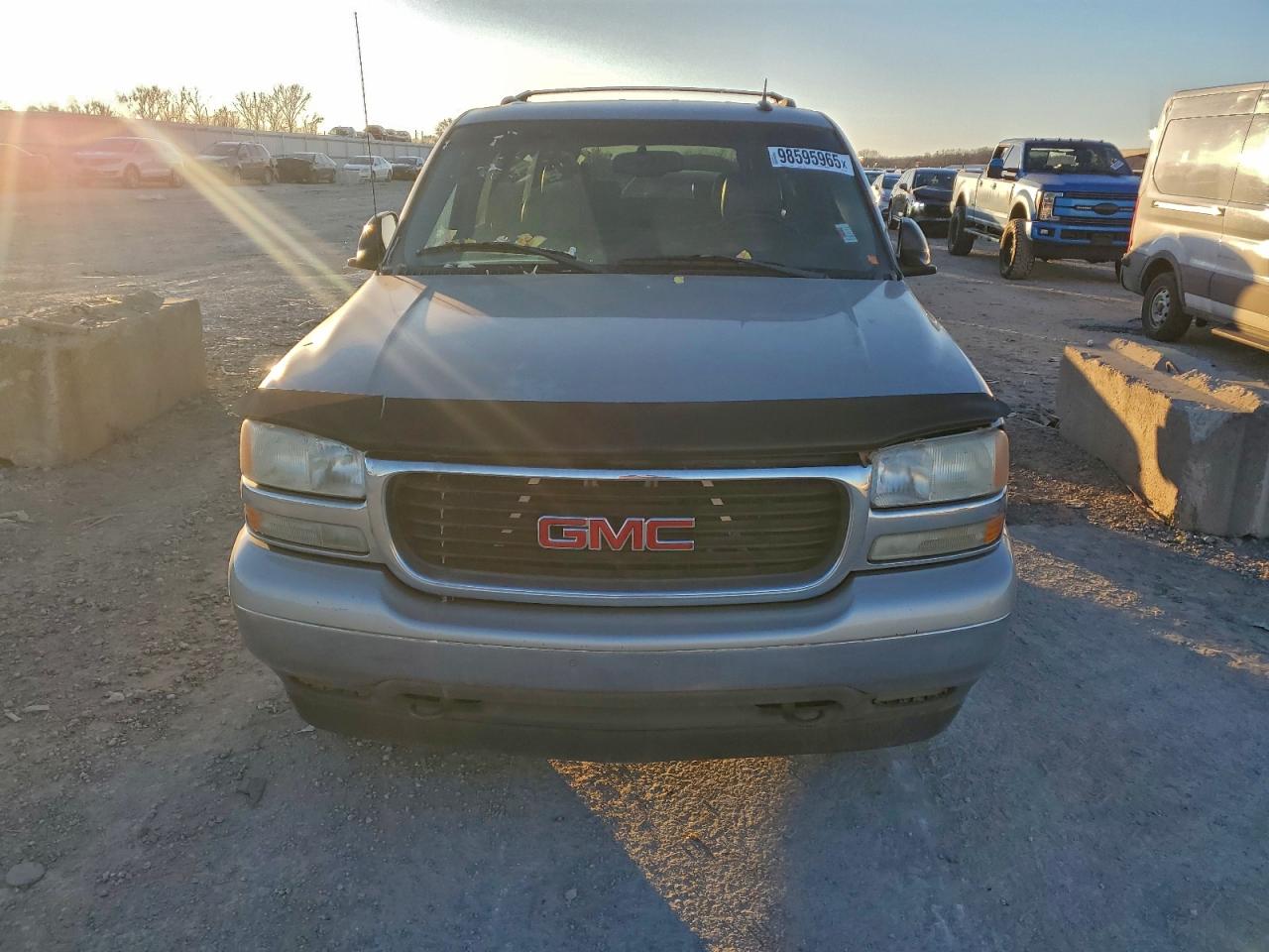 GMC Yukon K1500 Image 8