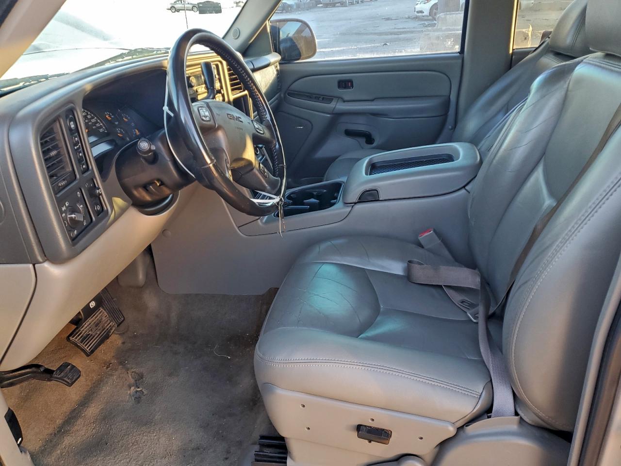 GMC Yukon K1500 Image 5