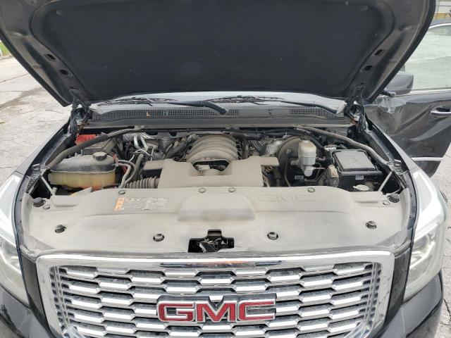 GMC Yukon Denali Image 9