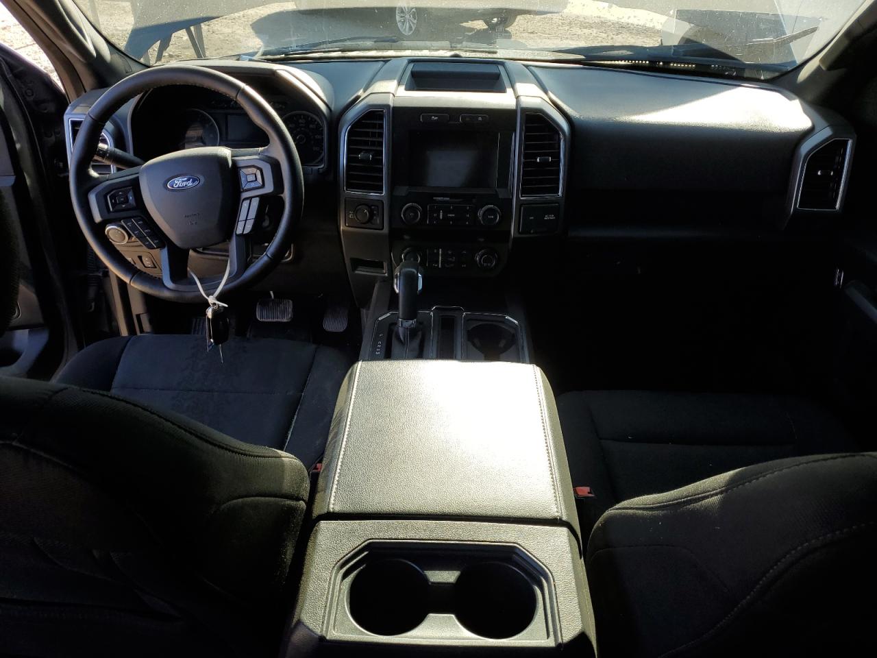 Ford F-150 Supercrew Image 6