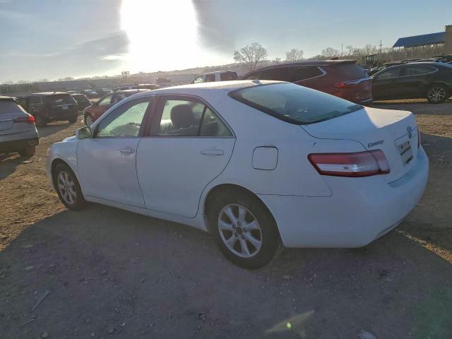 Toyota Camry Base Image 2