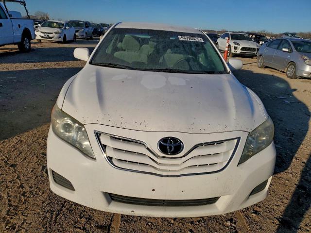 Toyota Camry Base Image 9