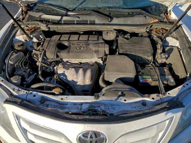 Toyota Camry Base Image 8