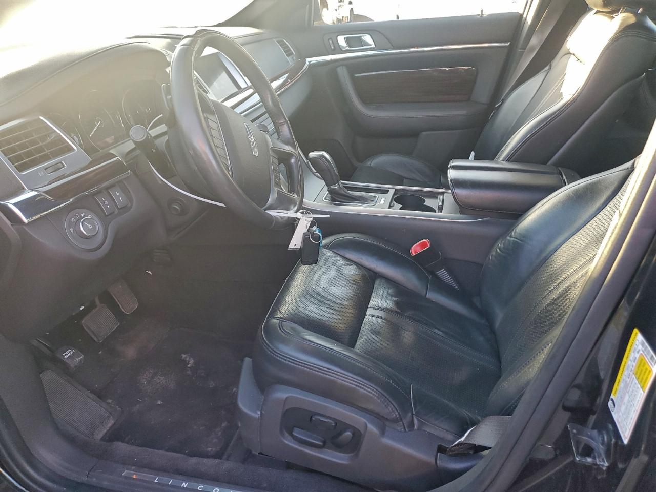 Lincoln MKS Image 10