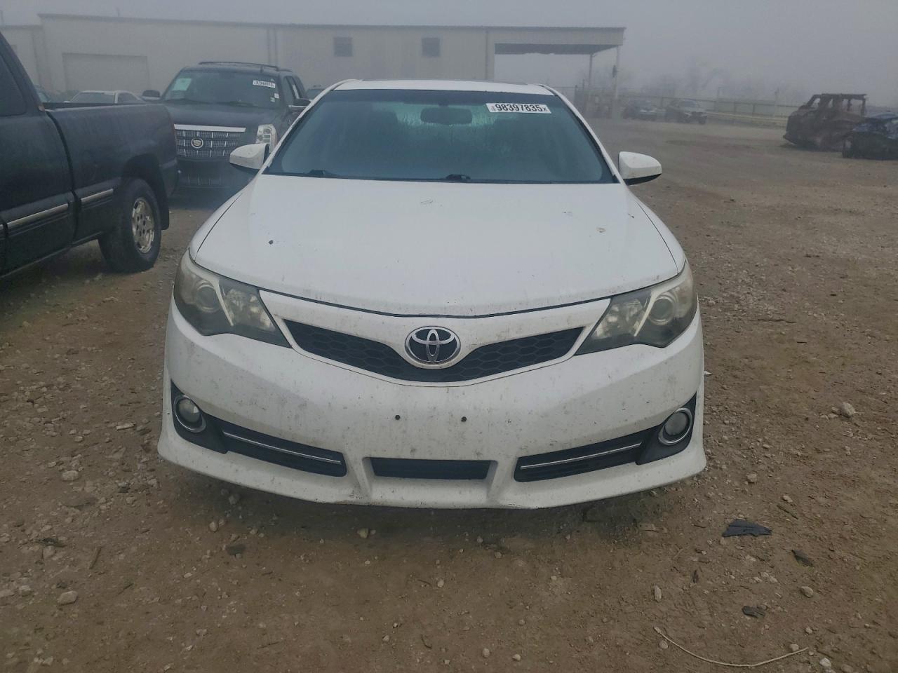 Toyota Camry L Image 3