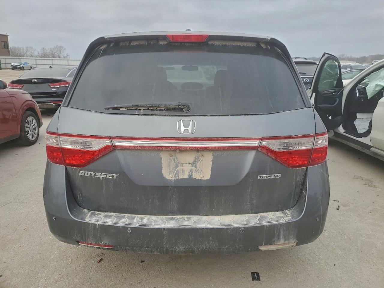 Honda Odyssey Touring Image 3