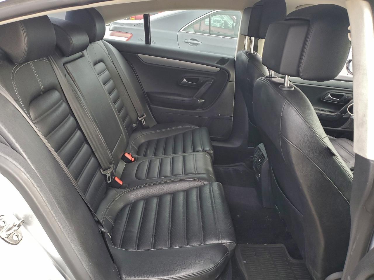 Volkswagen CC Base Image 11