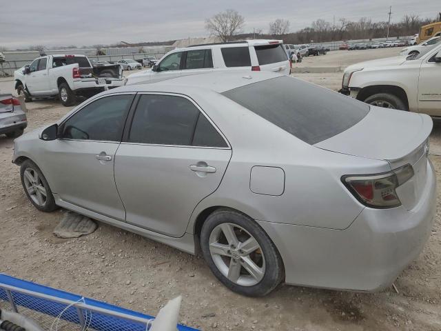 Toyota Camry Base Image 9