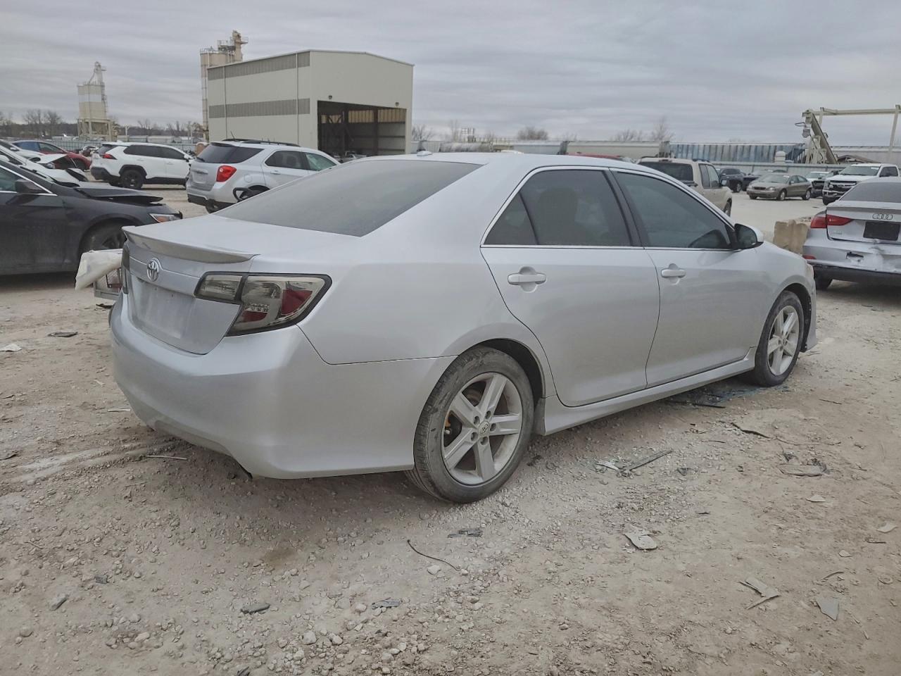 Toyota Camry Base Image 10