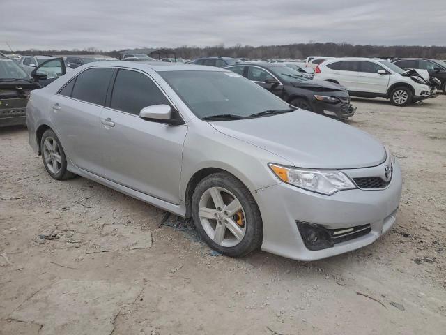 Toyota Camry Base Image 6