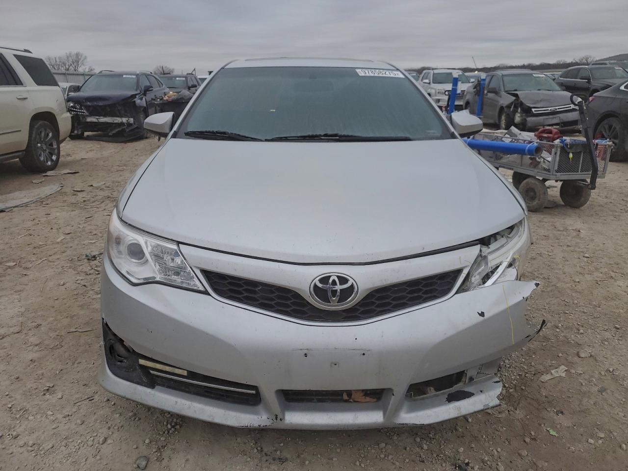 Toyota Camry Base Image 12