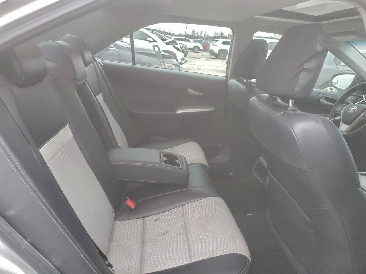 Toyota Camry Base Image 8