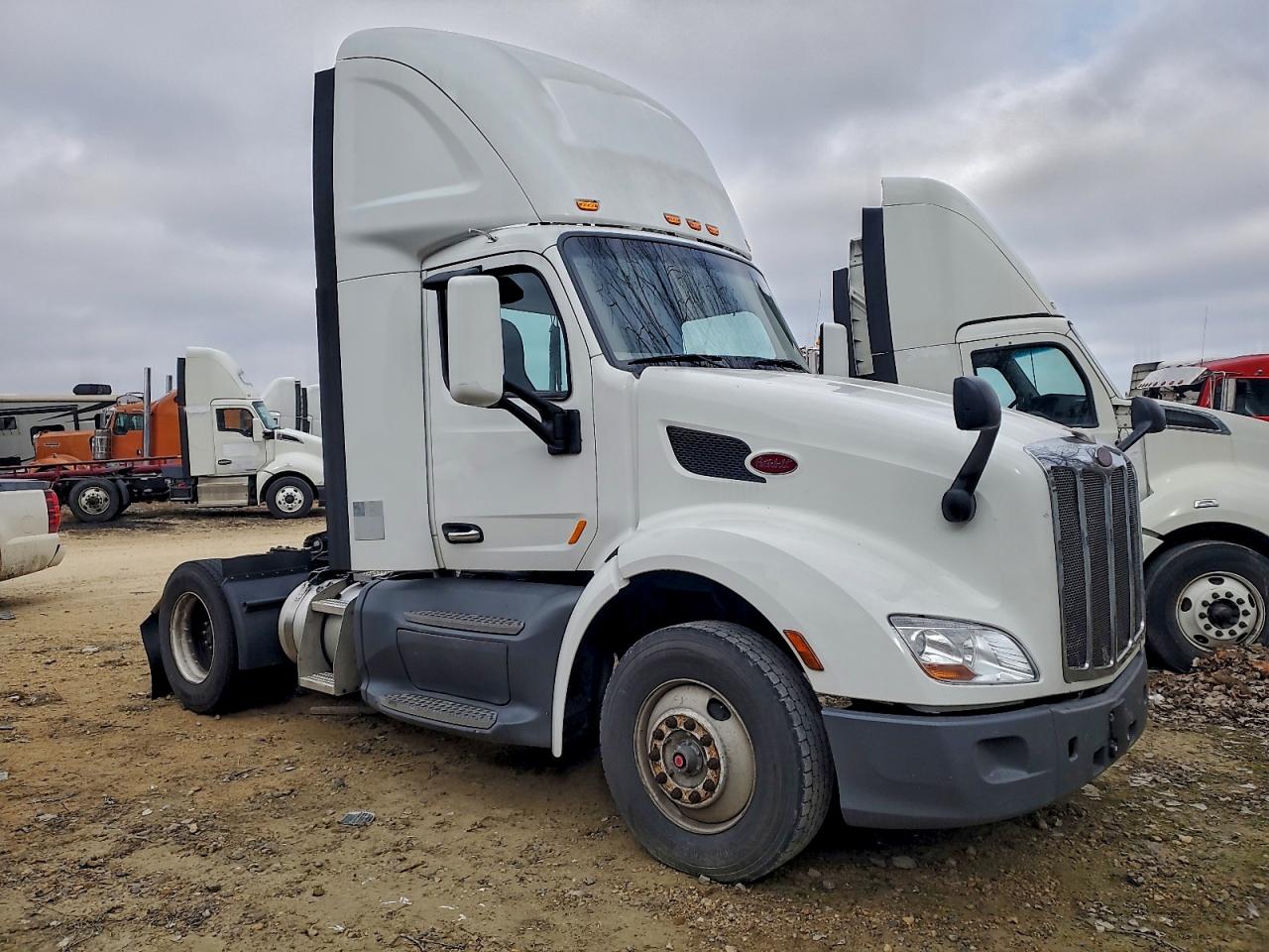 Peterbilt 579 Image 1