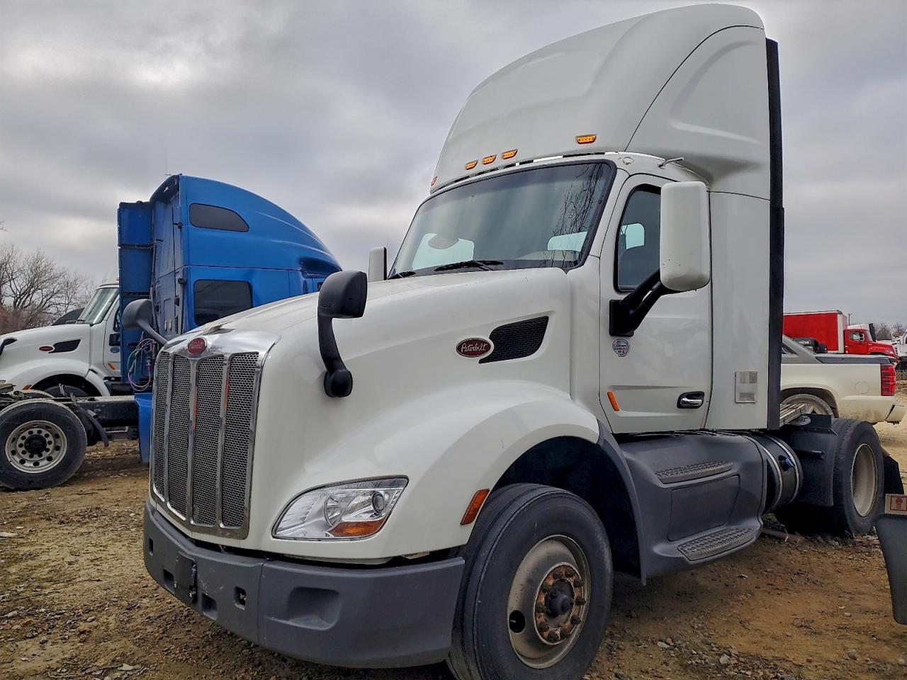 Peterbilt 579 Image 2