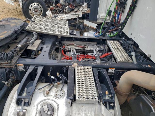 Peterbilt 579 Image 3