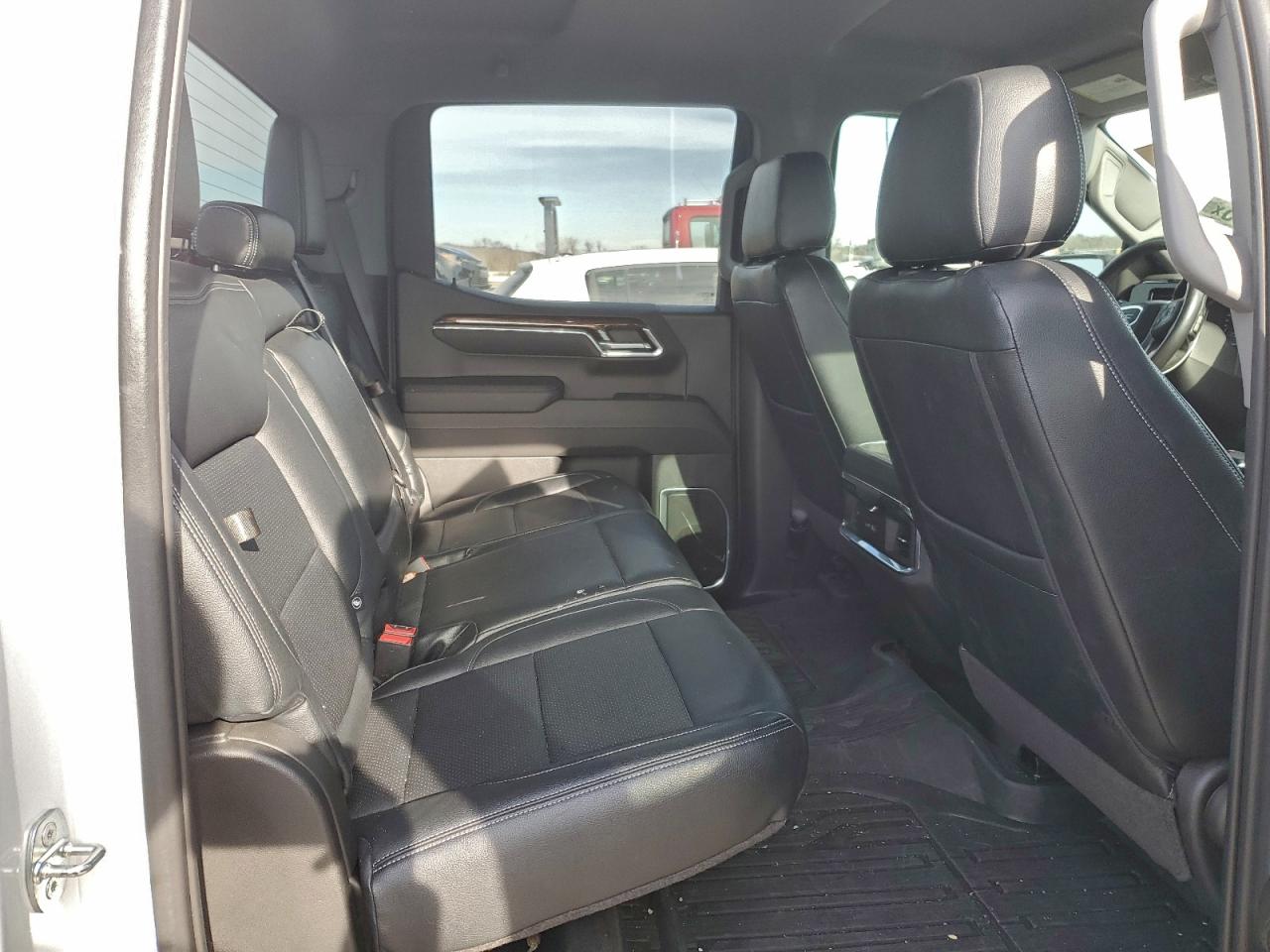 GMC Sierra K1500 Elevation Image 6