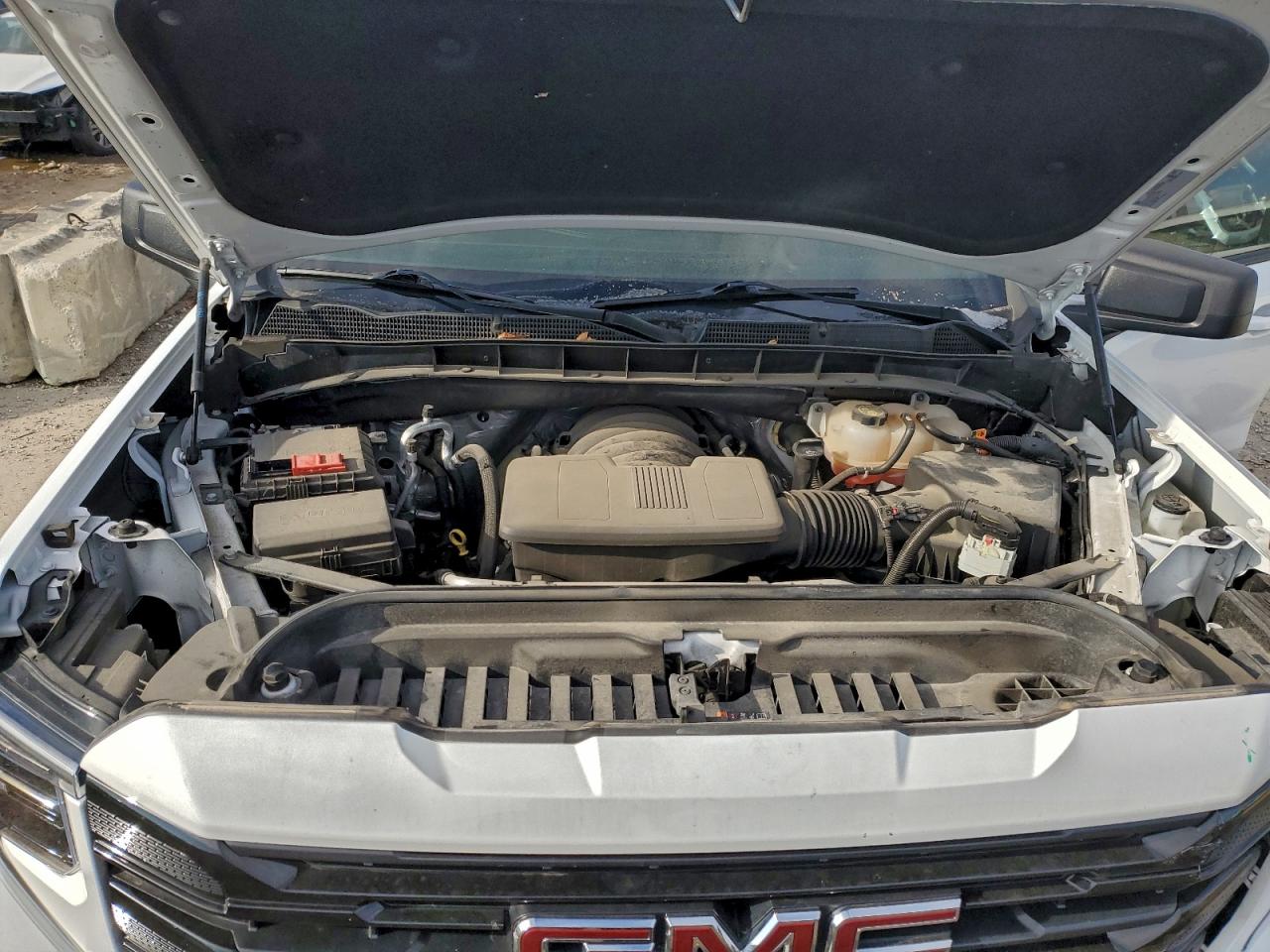 GMC Sierra K1500 Elevation Image 4