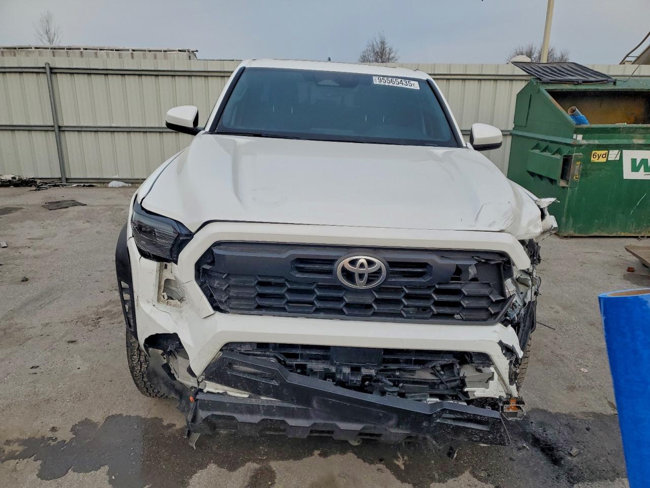 Toyota Tacoma Double Cab Image 3