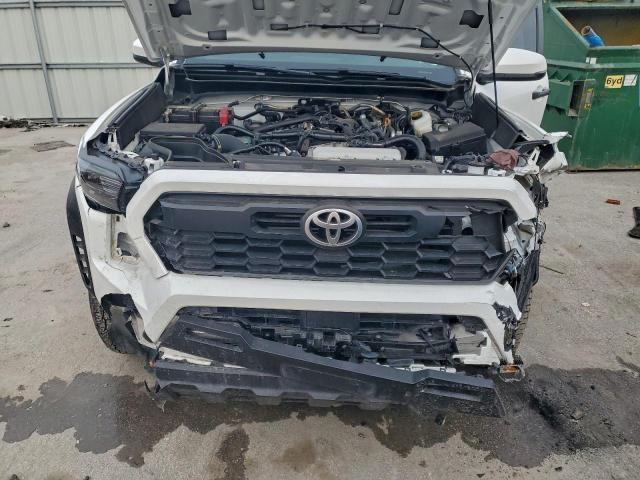 Toyota Tacoma Double Cab Image 12