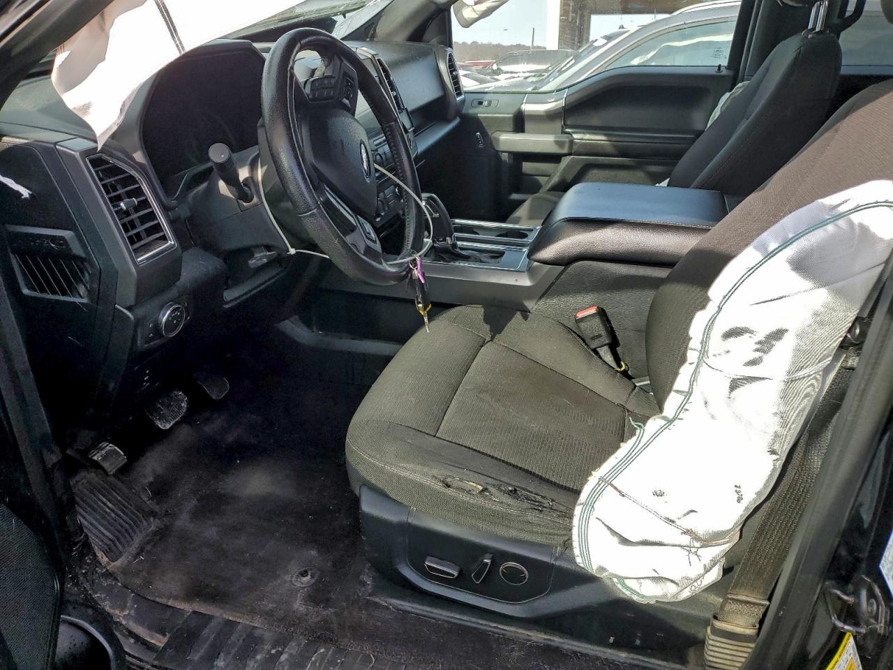 Ford F-150 Supercrew Image 8