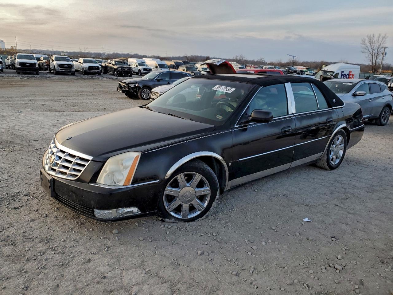 Cadillac DTS Image 1