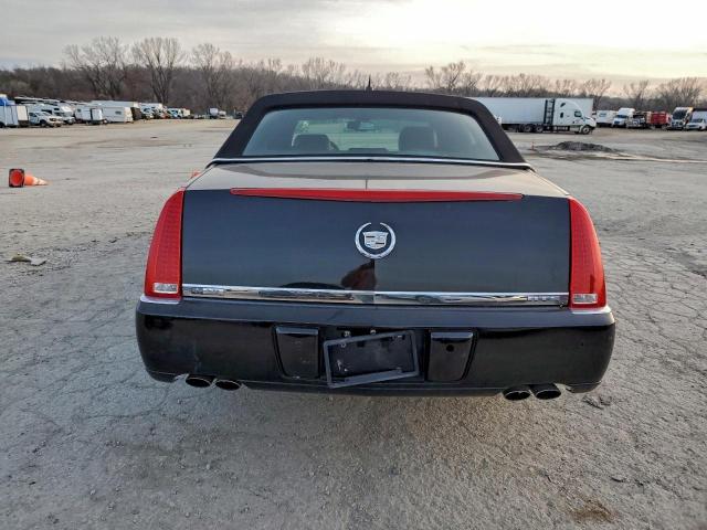 Cadillac DTS Image 3