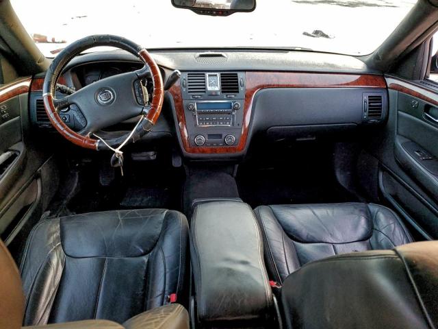 Cadillac DTS Image 8